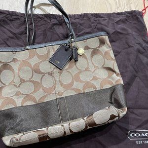 Classic C Coach Brown Carryall